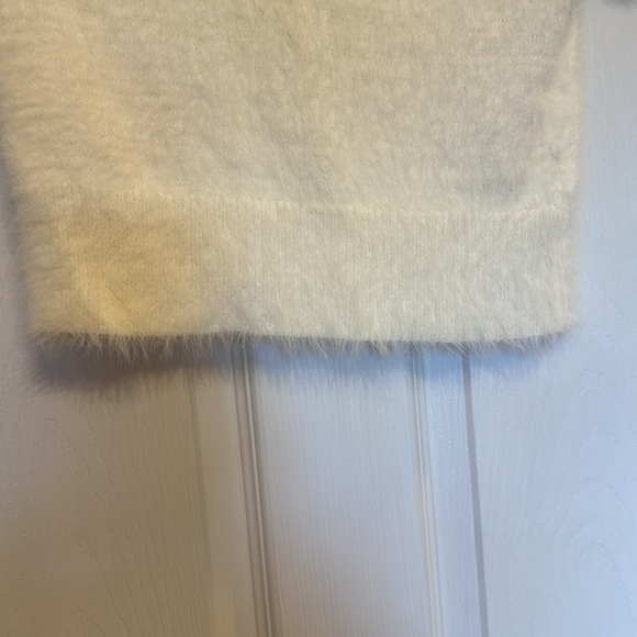 Forever 21 crop fuzzy sweater - Picture 5 of 8